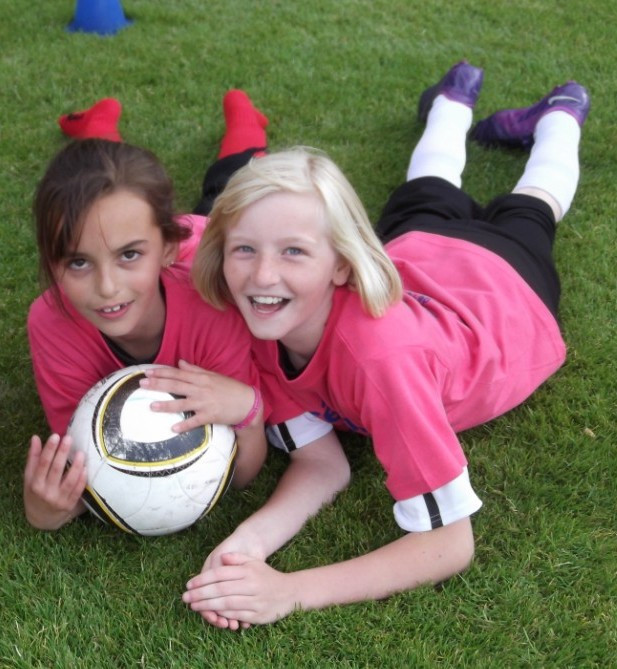 Les filles peuvent découvrir le foot de 5 à .....ans